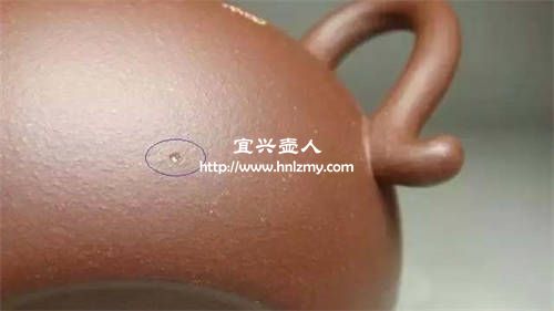 紫砂壺表面的黑色和白色小點(diǎn)是瑕疵嗎
