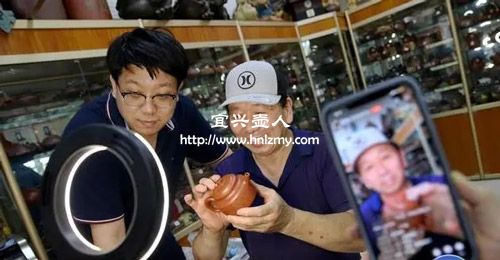 直播間看紫砂壺砂粒大回來小為什么
