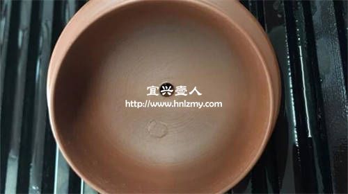 手工紫砂壺蓋內(nèi)有一圈紋路