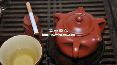 紫砂壺開水燙過后出現(xiàn)一層白色是打蠟壺嗎