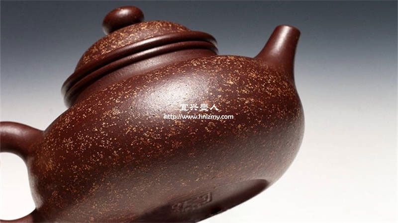 調(diào)砂紫砂壺表面的金色點點