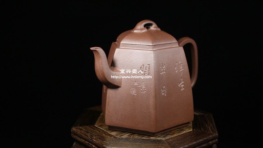 一把價格比較高的秦權(quán)壺