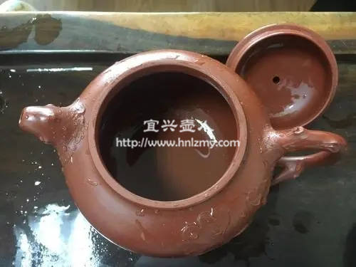每次用完后紫砂壺要及時(shí)清洗