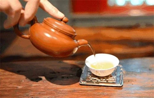 紫砂壺要經(jīng)常泡茶才能更快的包漿
