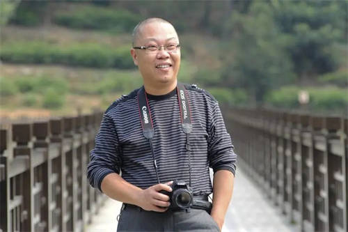鮑育偉個(gè)人照片