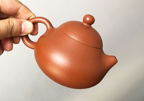 小紅泥紫砂壺為什么沒(méi)顆粒感2