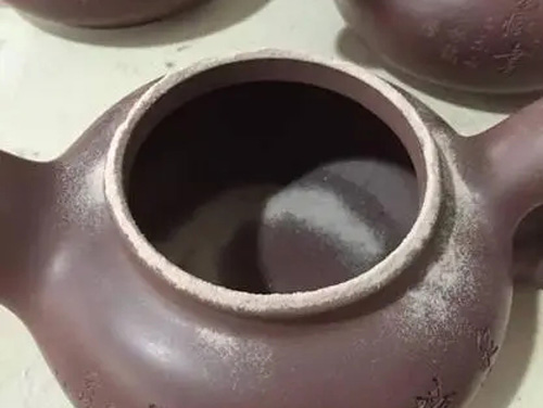 紫沙壺開(kāi)壺后出現(xiàn)白色怎么辦2